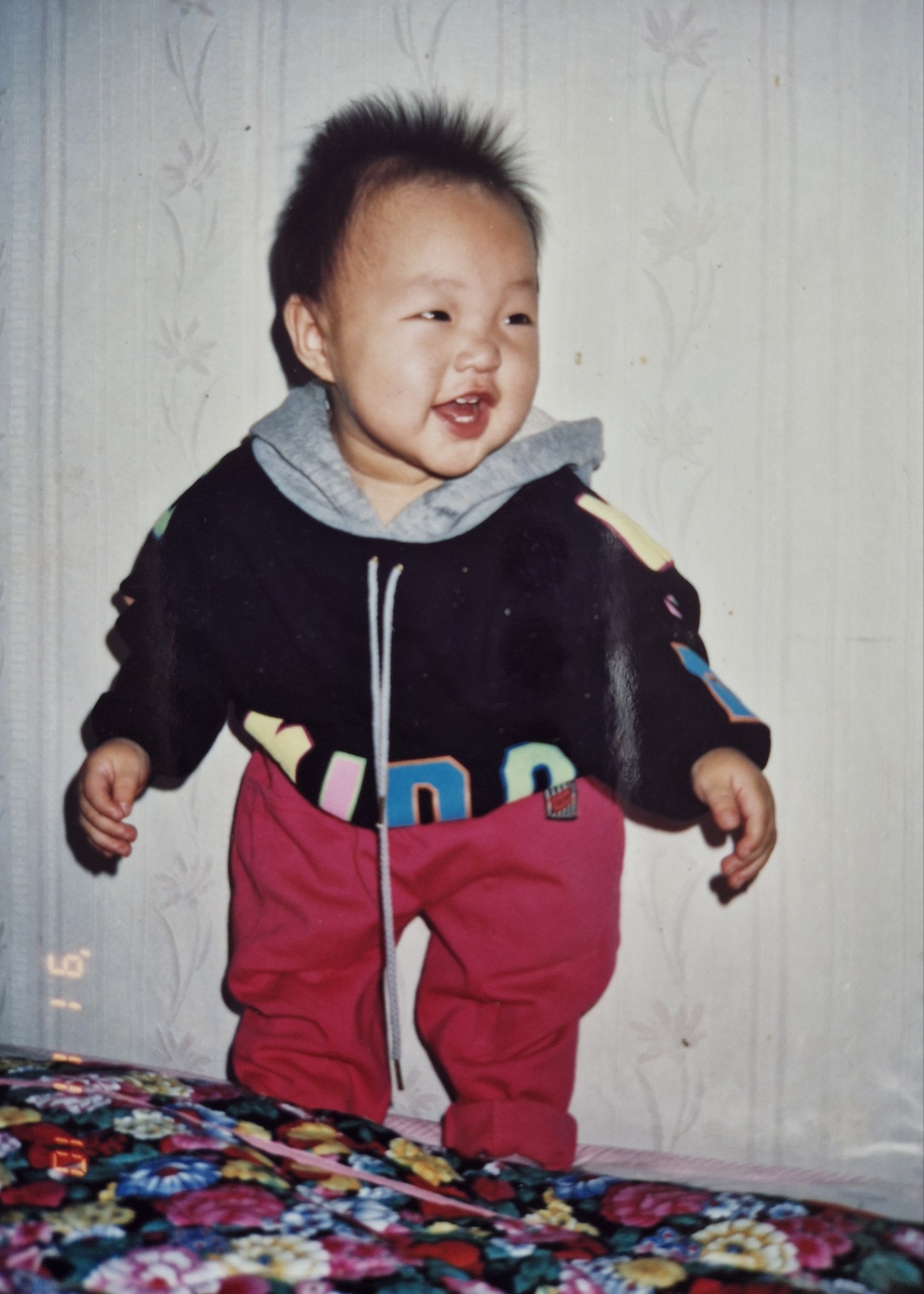 웃음 가득한 아기 시절